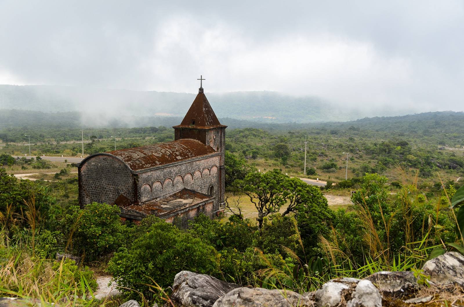โบสถ์ที่ถูกทิ้งร้าง ในประเทศกัมพูชา