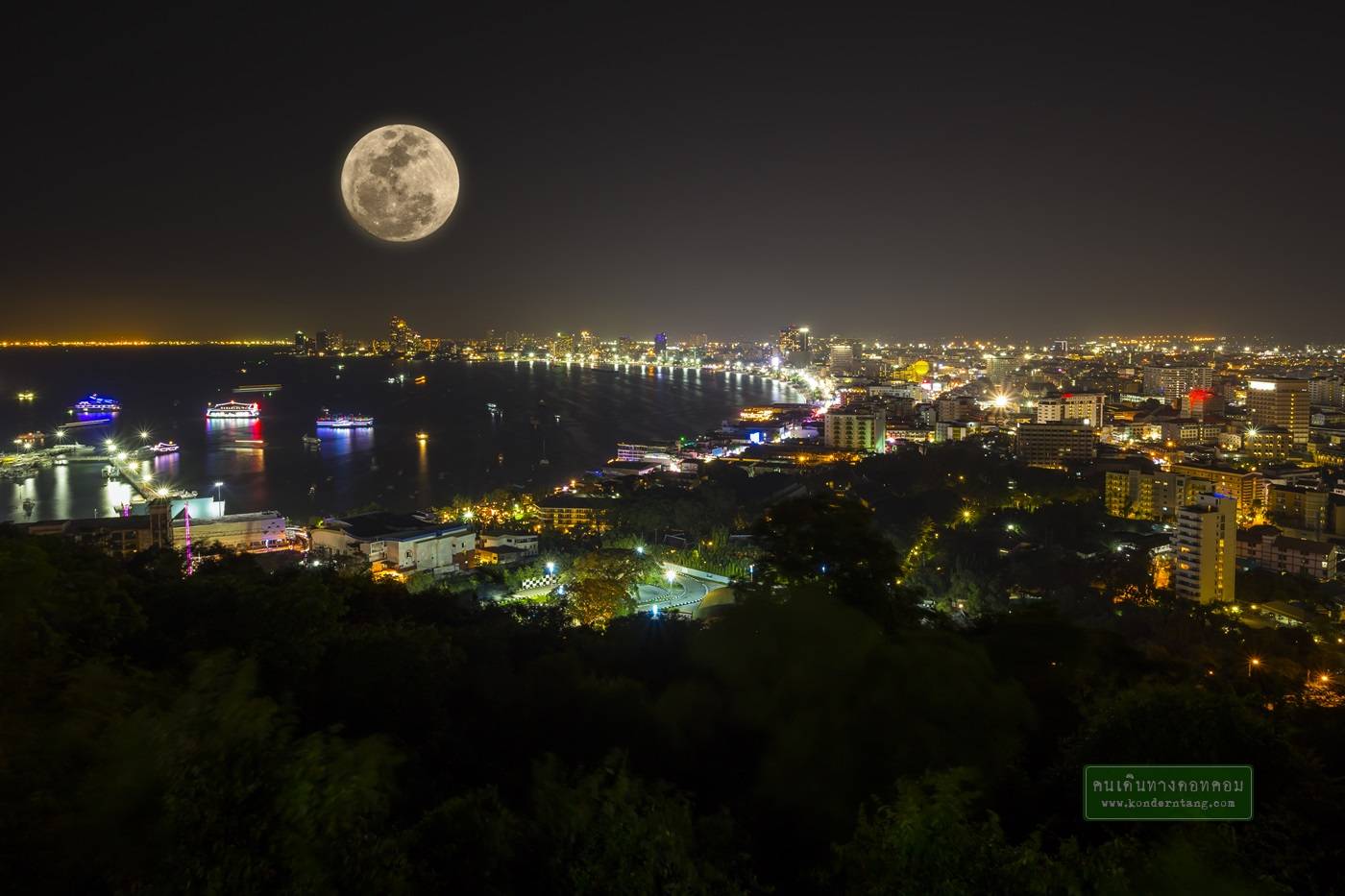 Night view of Pattaya bay with full moon, Thailand.