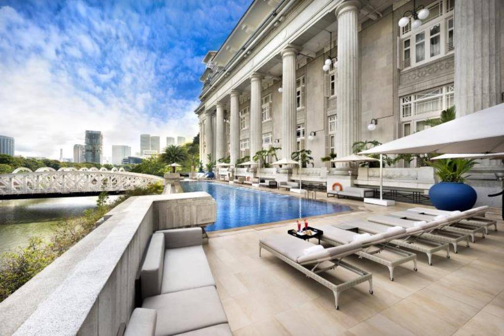 โรงแรมฟูลเลอตัน สิงคโปร์ และชมความงามรอบ ๆ โรงแรม